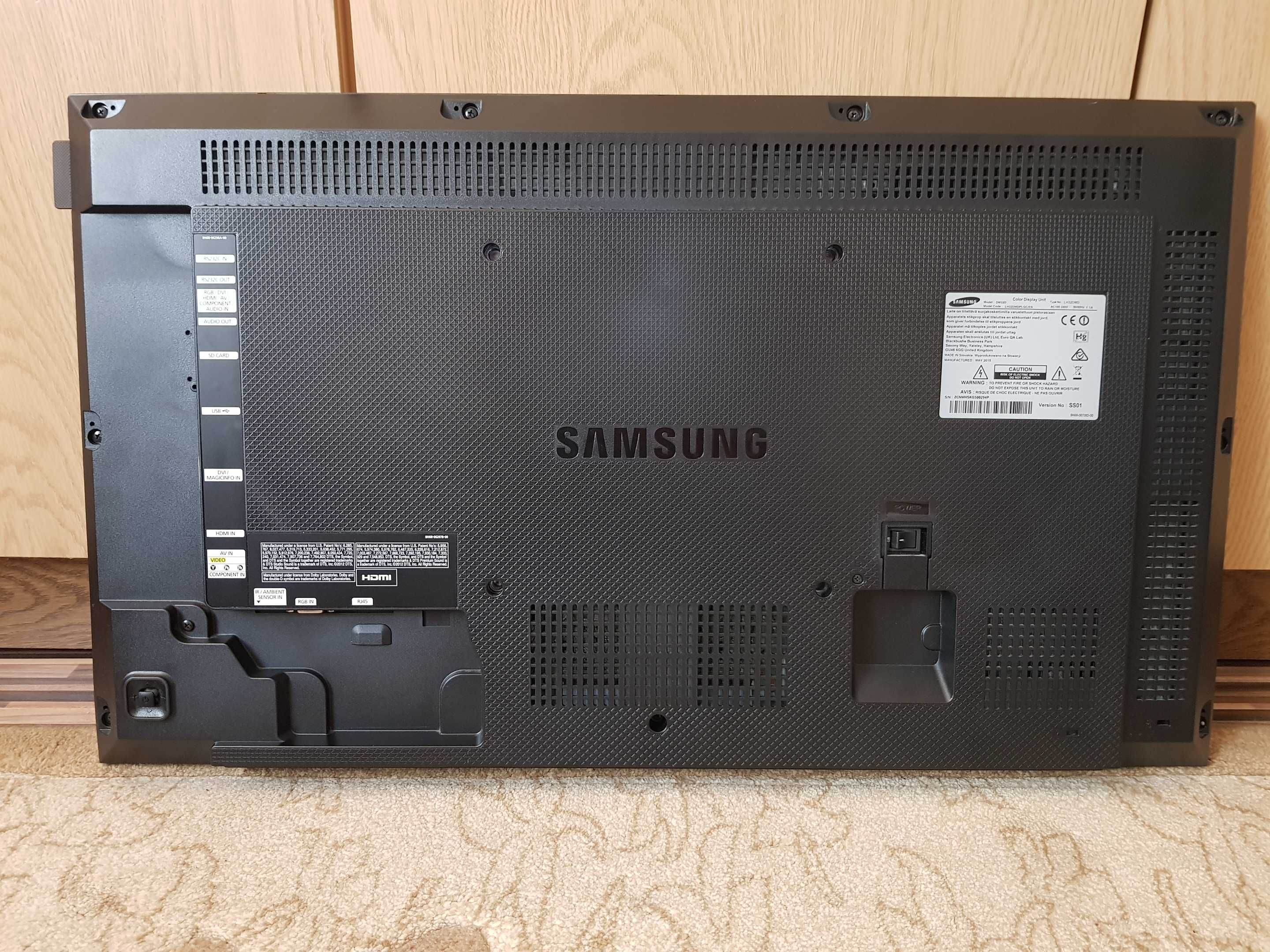 TV monitor Samsung DM32D + pilot