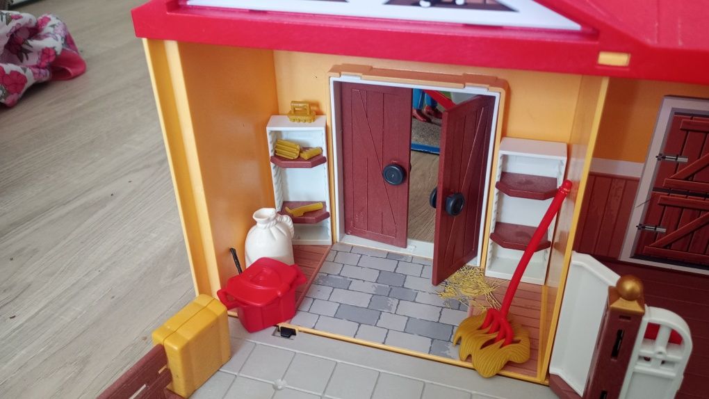 Zestaw Playmobil Country 5348 przenośna stajnia