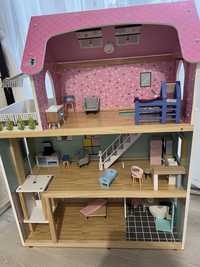 Дитячий деревяний будинок з меблями та світлом