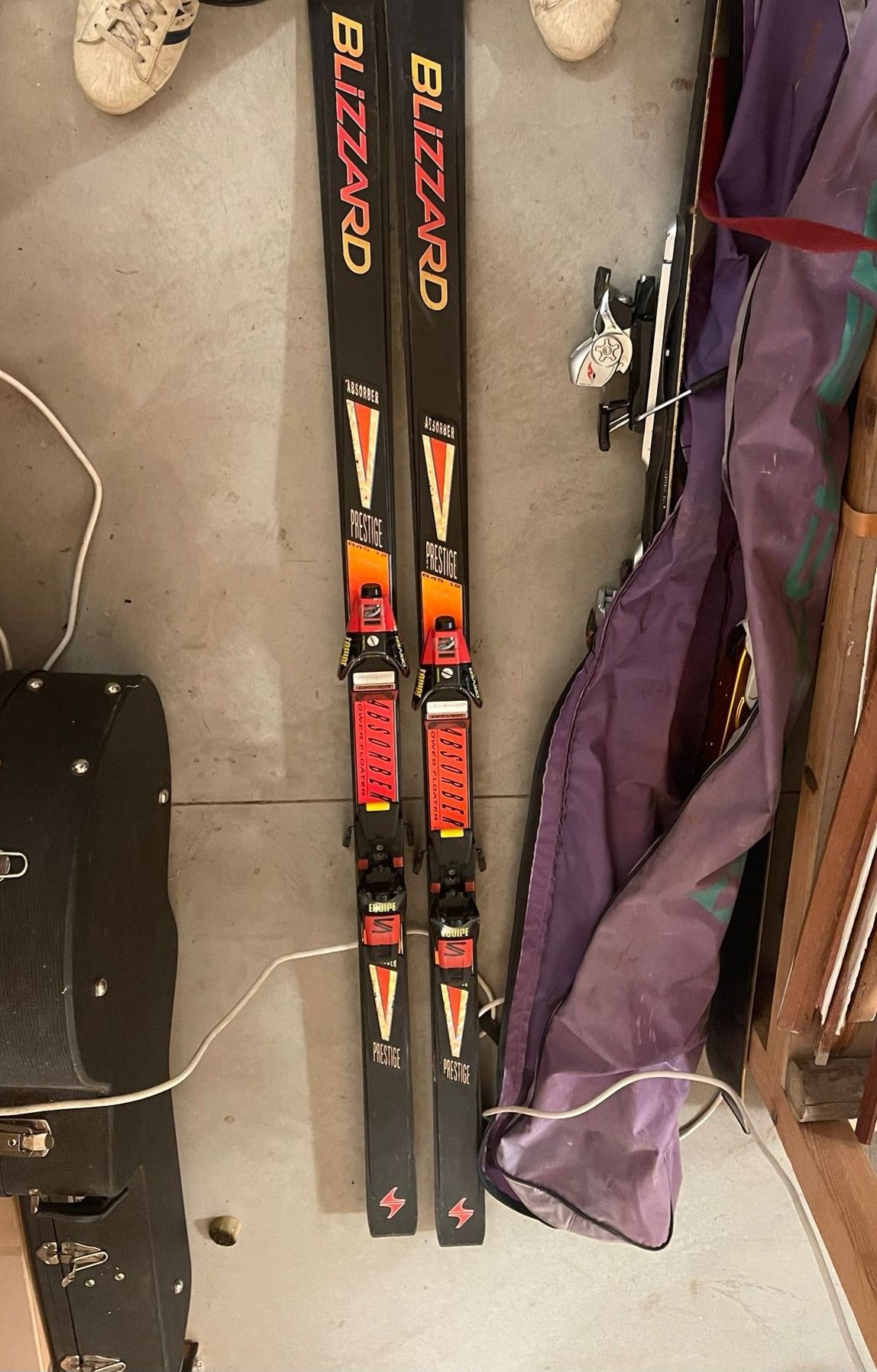 Skis desportivos