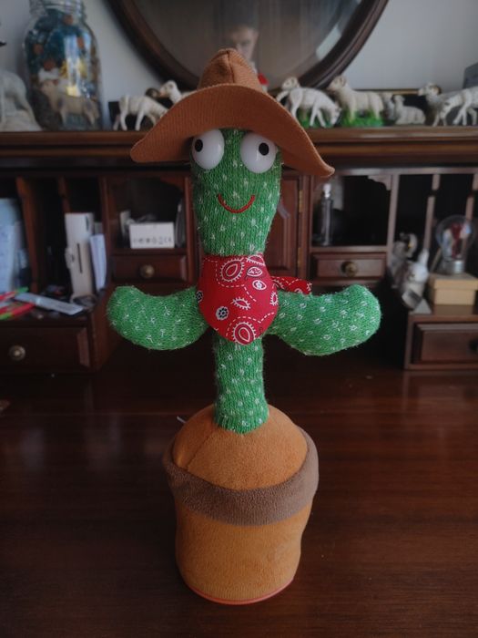 Cacto com bateria que dança e tem música e permite gravar áudio