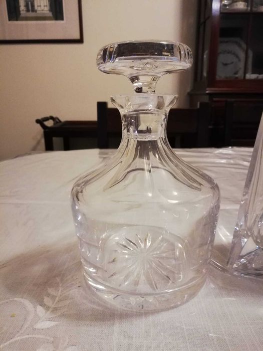 3 garrafas em cristal e recipiente para gelo em cristal