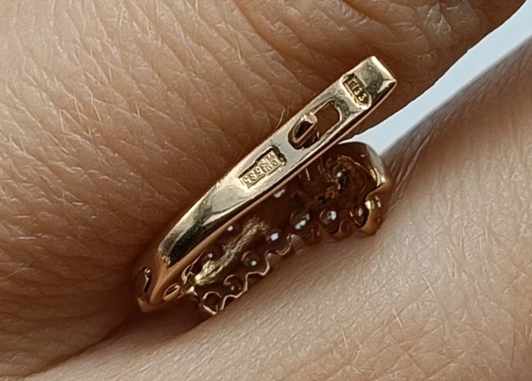 Золотой набор, кольцо и серьги 585