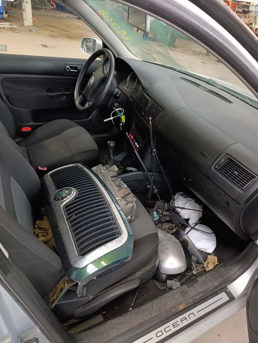 Golf 4 мотор 1.6 BCB капот бампер фари підрамник полуось супорта.