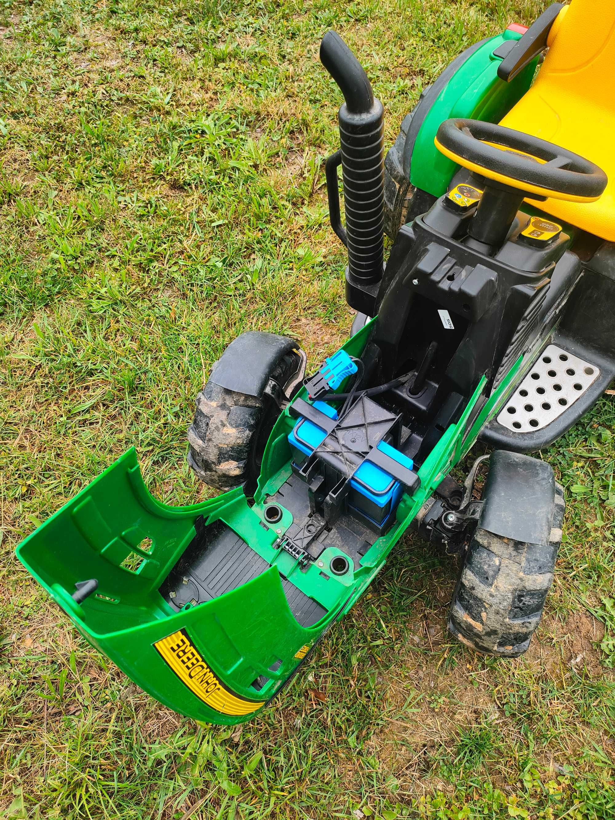 PEG PEREGO JOHN DEERE traktor z przyczepką, bez akumulatora
