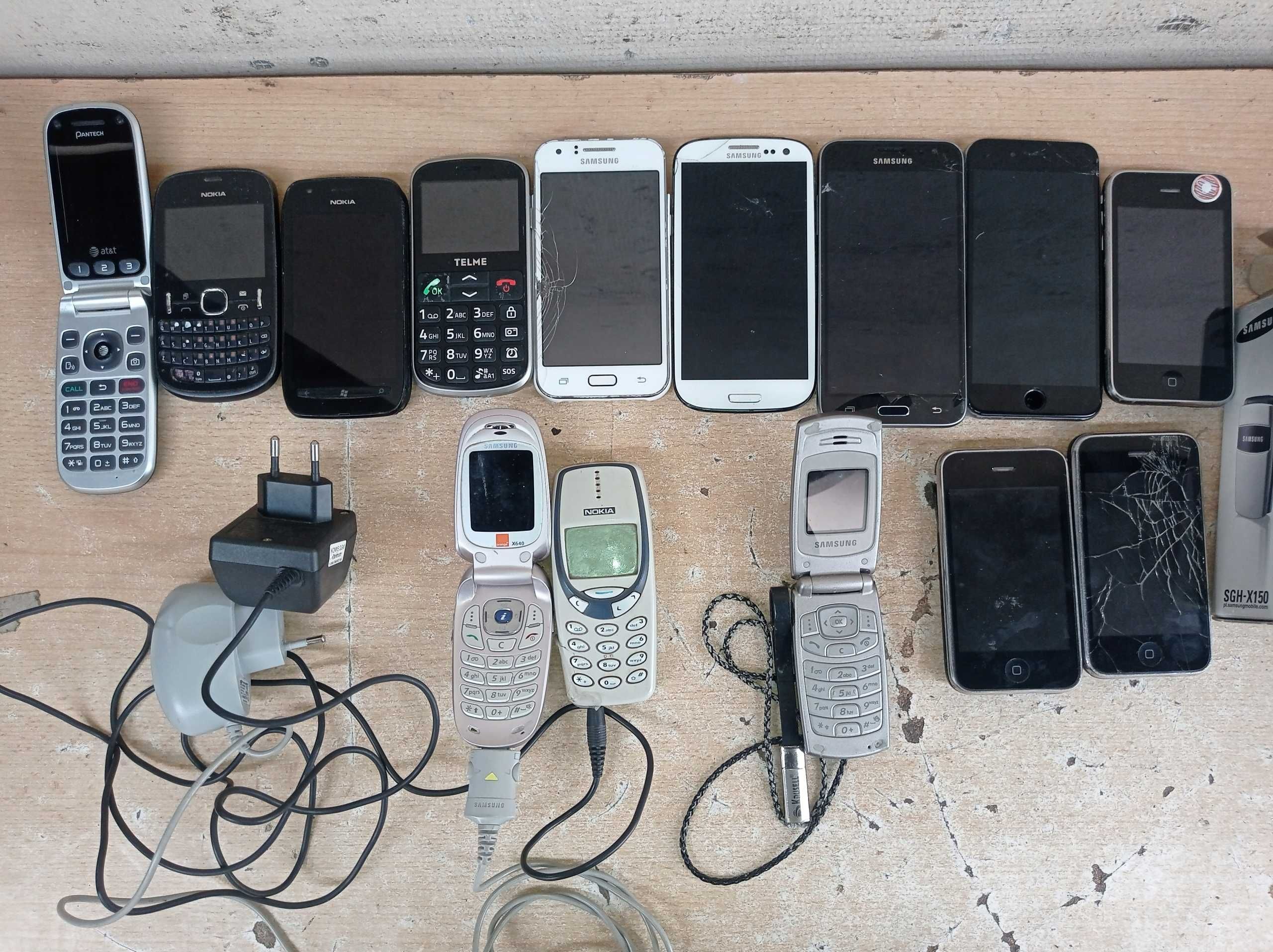Stare telefony - Samsung, Nokia + inne - 14 sztuk