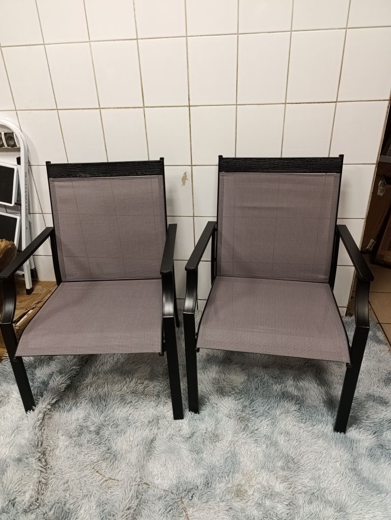 Zestaw dwóch solidnych krzeseł ogrodowych
