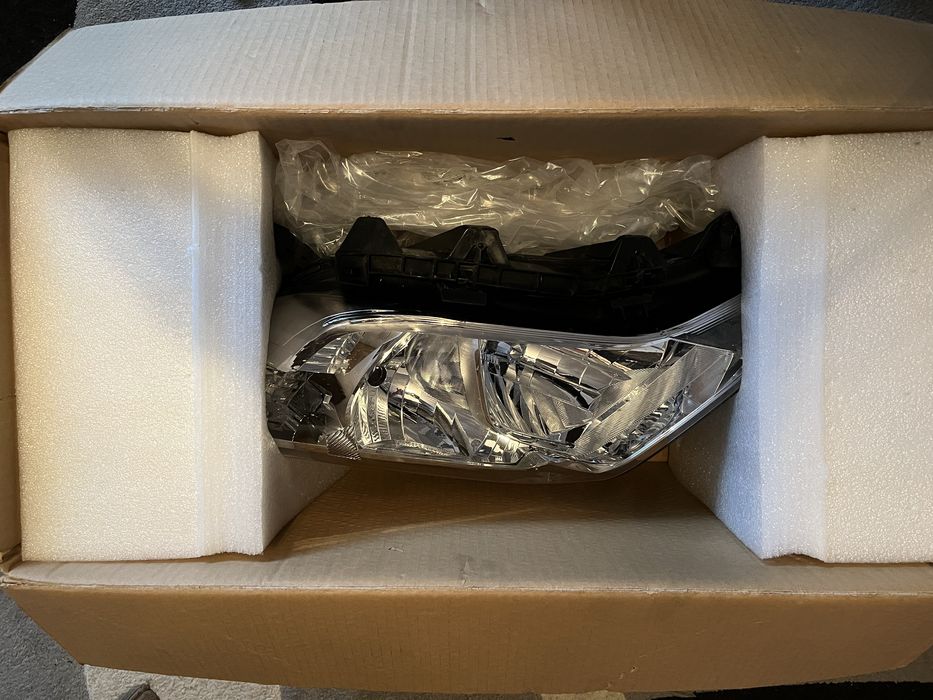 Фари Toyota Land Cruiser Prado 150 оригинал