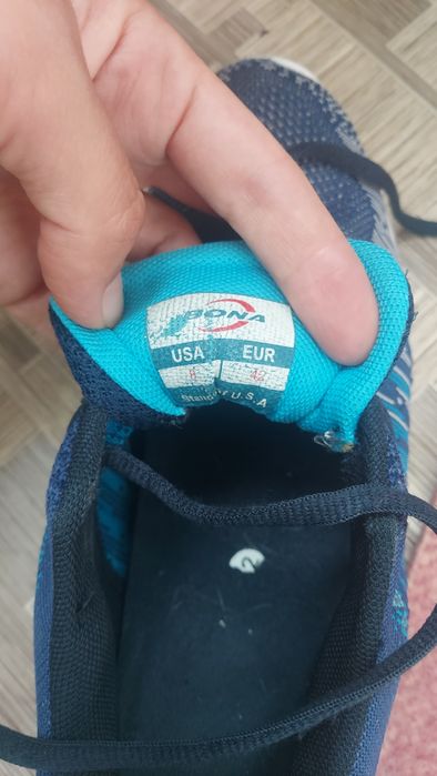 Продам кросівки Bona
