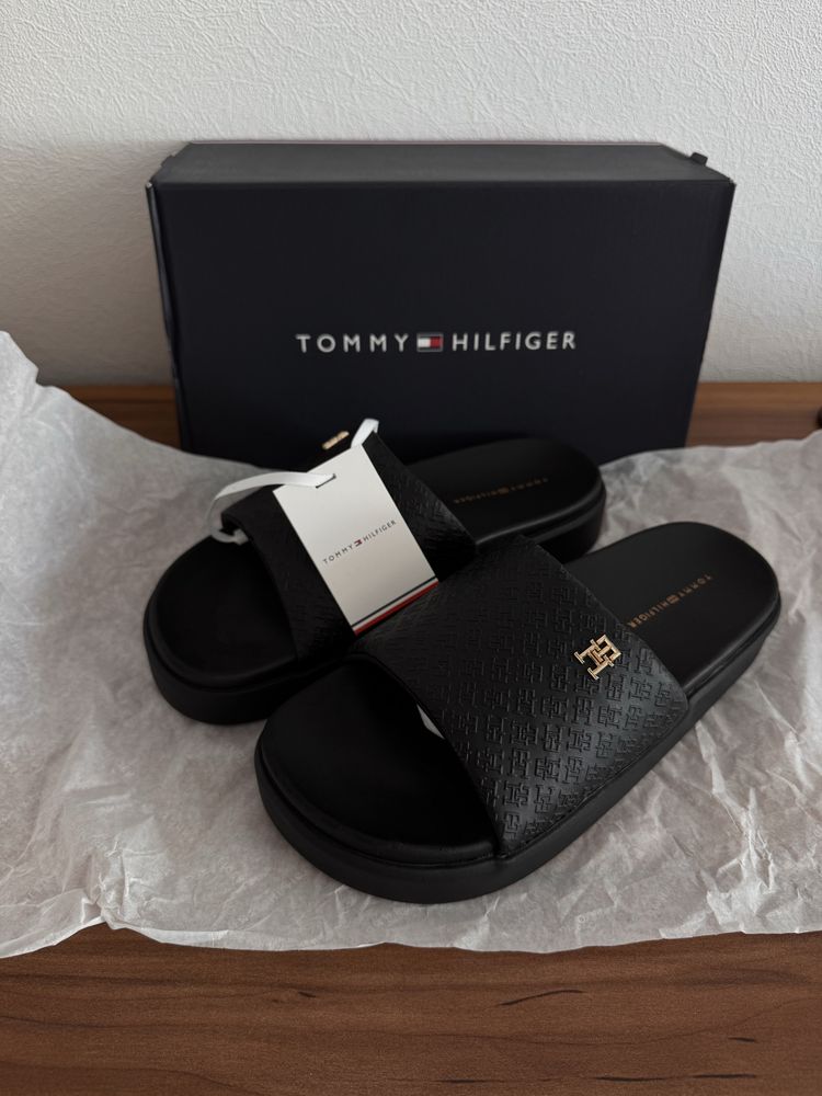 Шльопанці тапки з колекції Tommy Hilfiger Взуття