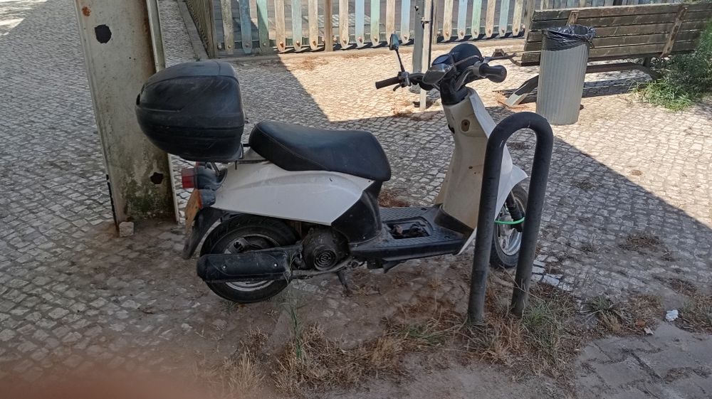 Vendo mota usada