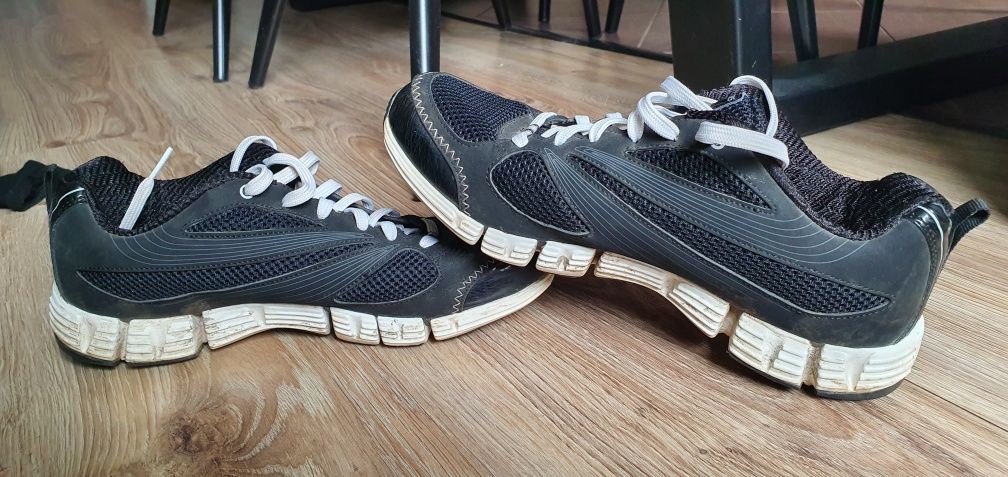 SKECHERS damskie buty sportowe  rozmiar 39 wkładka 26cm