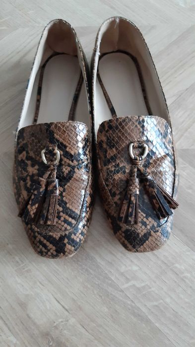 Sapatos/ mocassins rasos com padrão animal