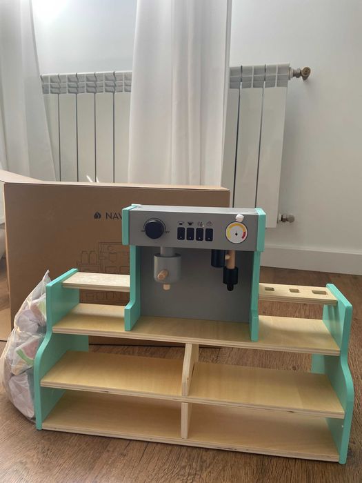 Drewniana kawiarnia zabawkowa NAVARIS – zestaw do zabawy 18m+