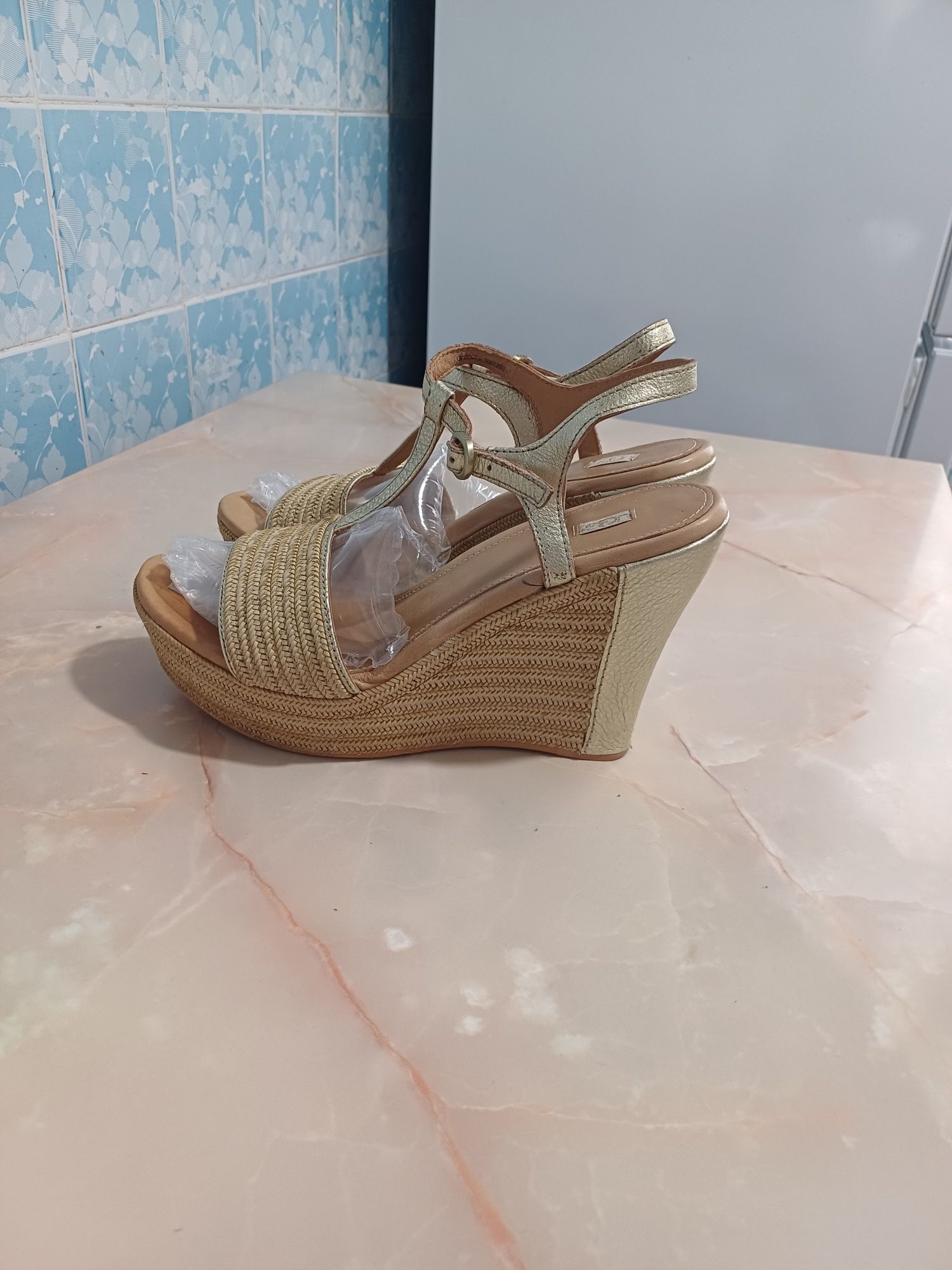 Еспадрільї жіночі шкіряні UGG