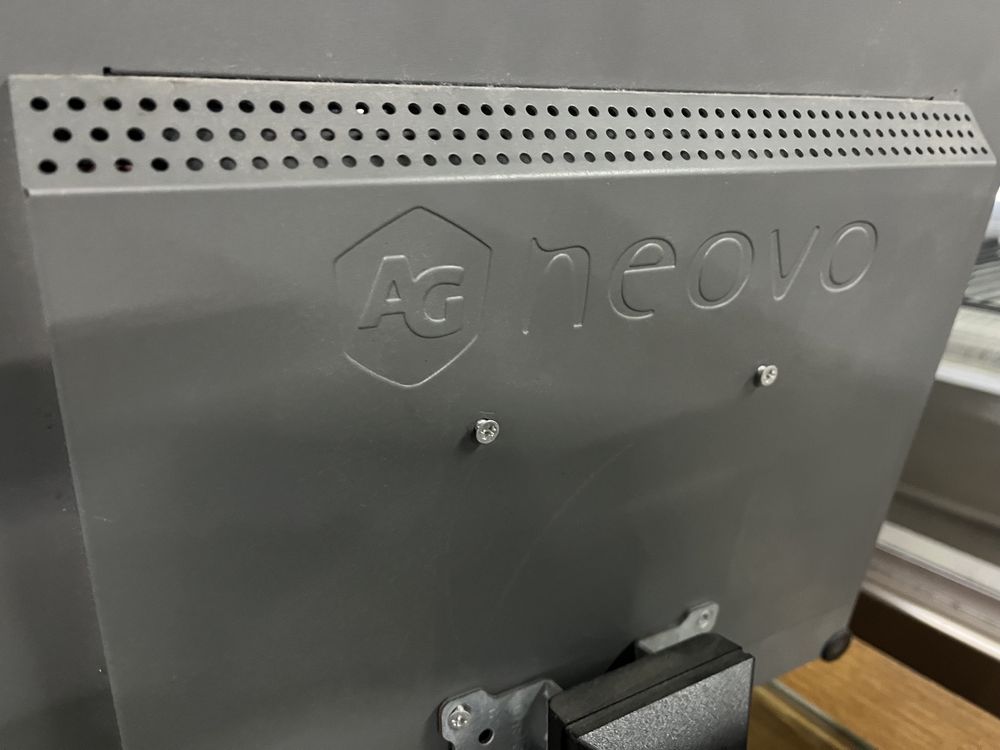 Monitor AG Neovo X-15A como novo