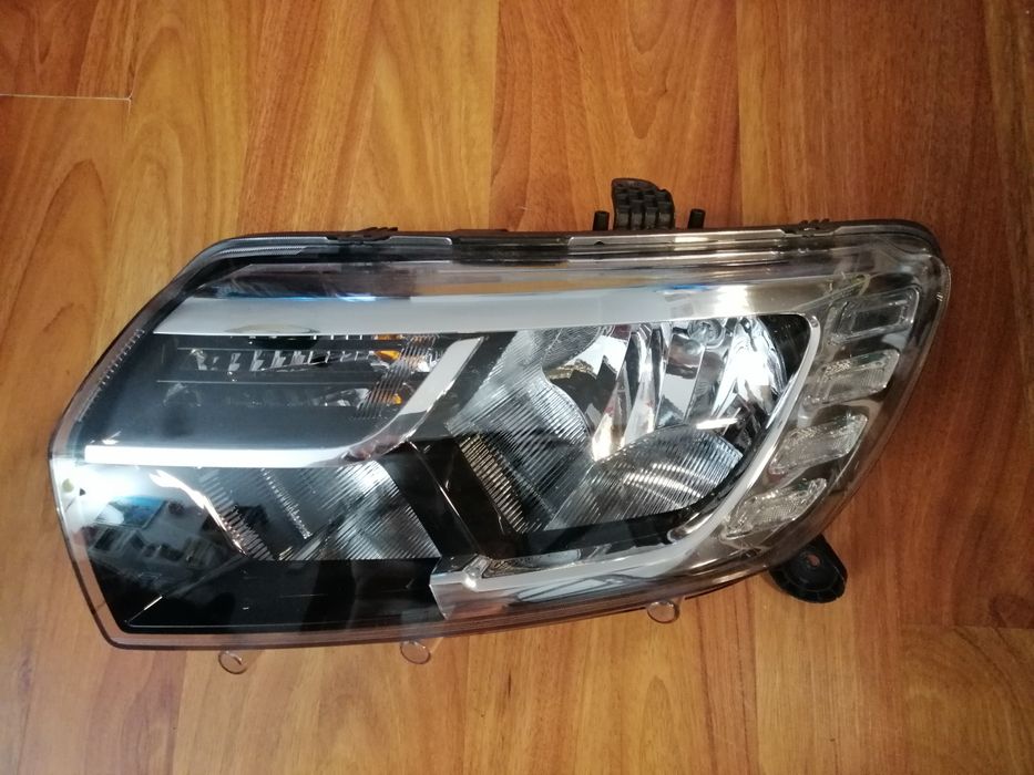 Dacia Sandero lll stepway lampa  Led  prawą.  Lewą  przednia