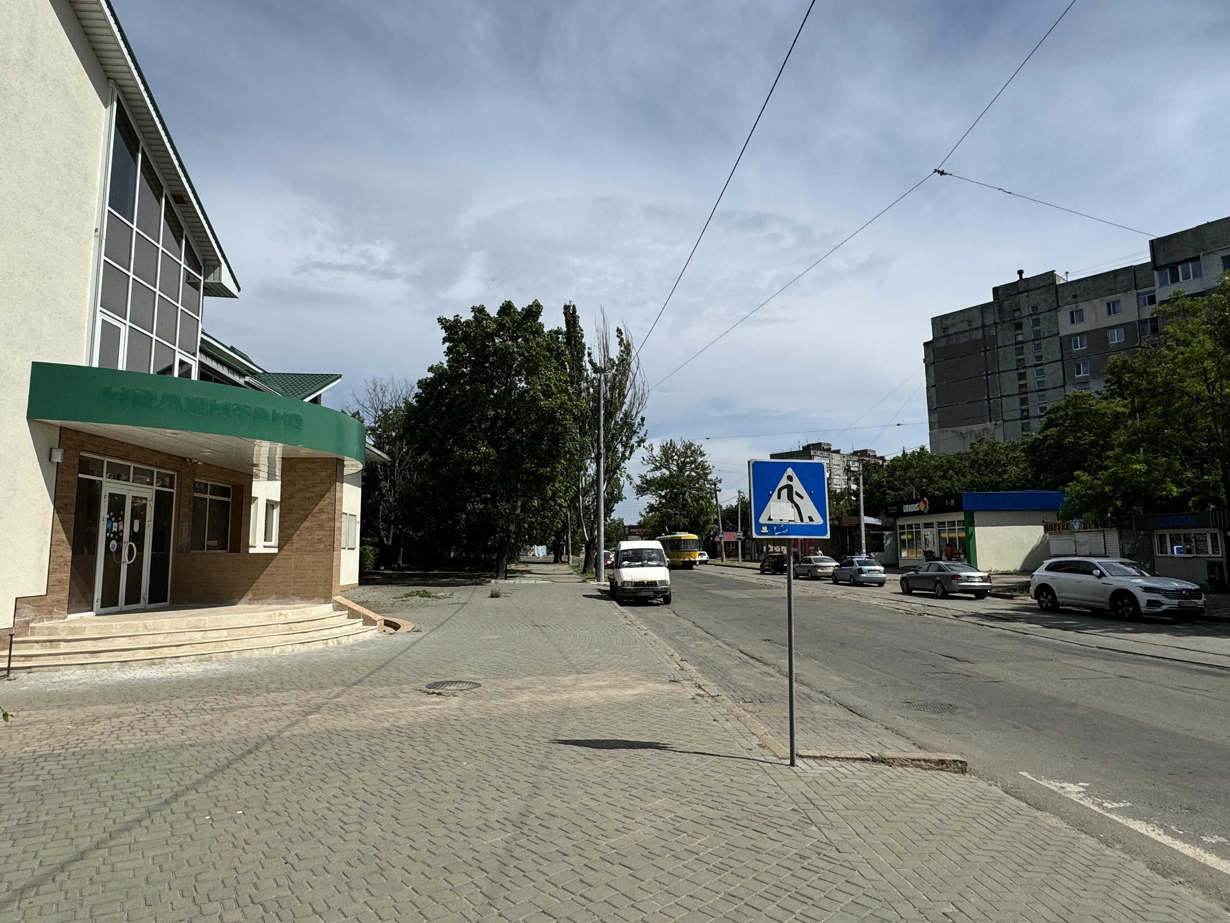 6 Слобідська  окремо стояча будівля 1000 кв.м. ціна 200000 грн/міс