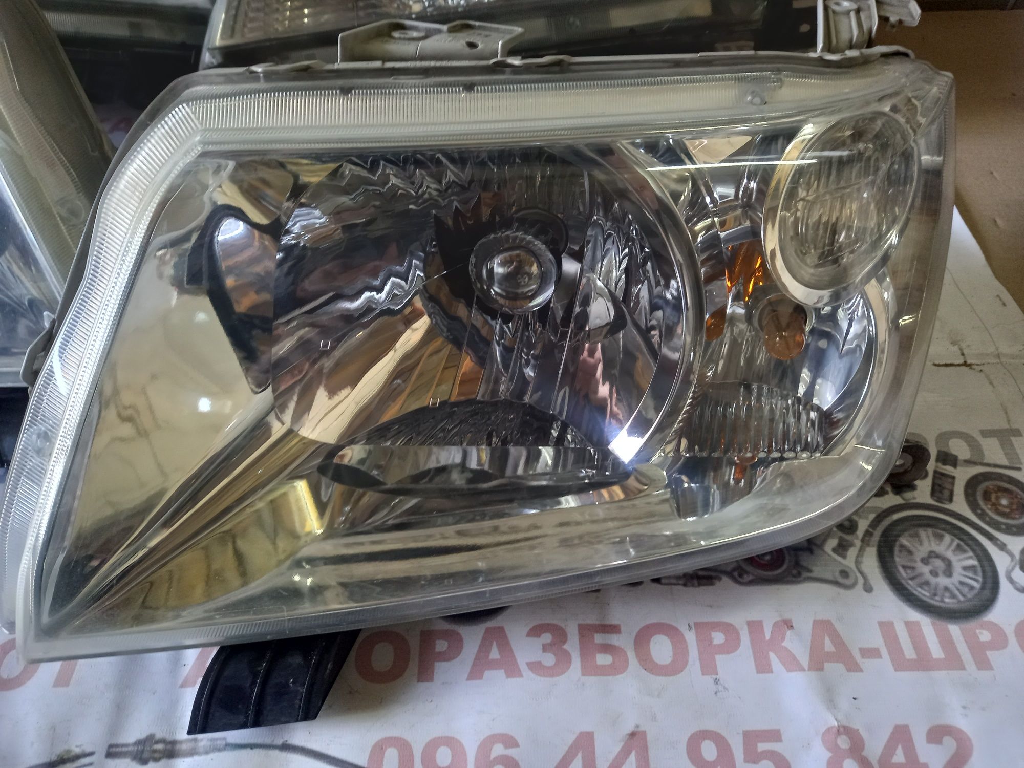 Фари фара на Suzuki Grand Vitara Сузукі Гранд Вітара Original.