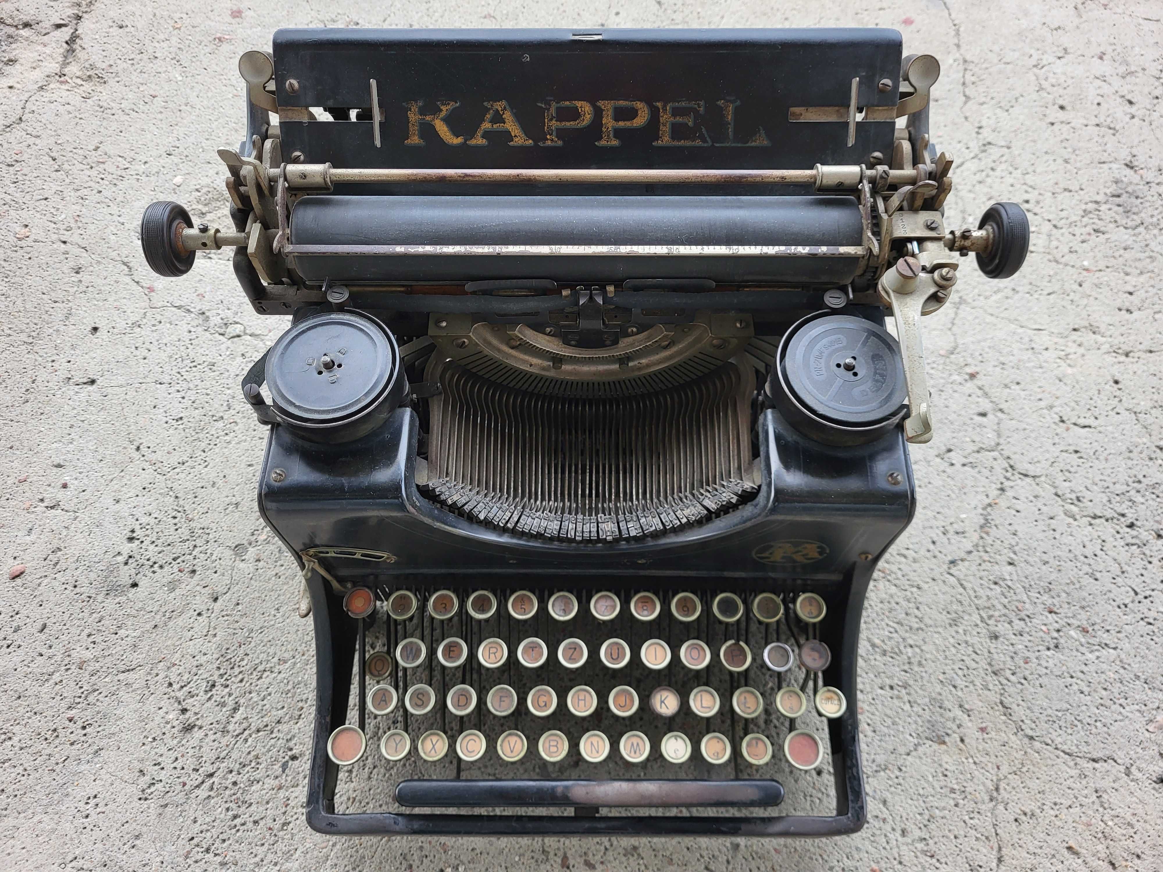 Zabytkowa maszyna do pisania marki Kappel, polskie znaki.