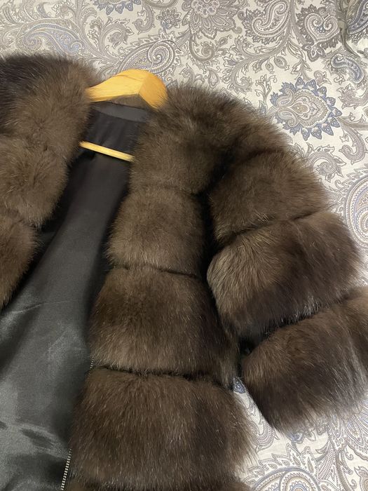 Шуба з натурального хутра песець , колір під соболь