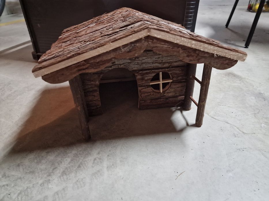 Drewniany domek dla gryzoni