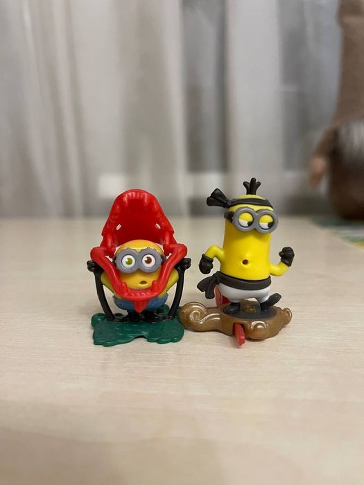 Іграшки з кіндерів Minion