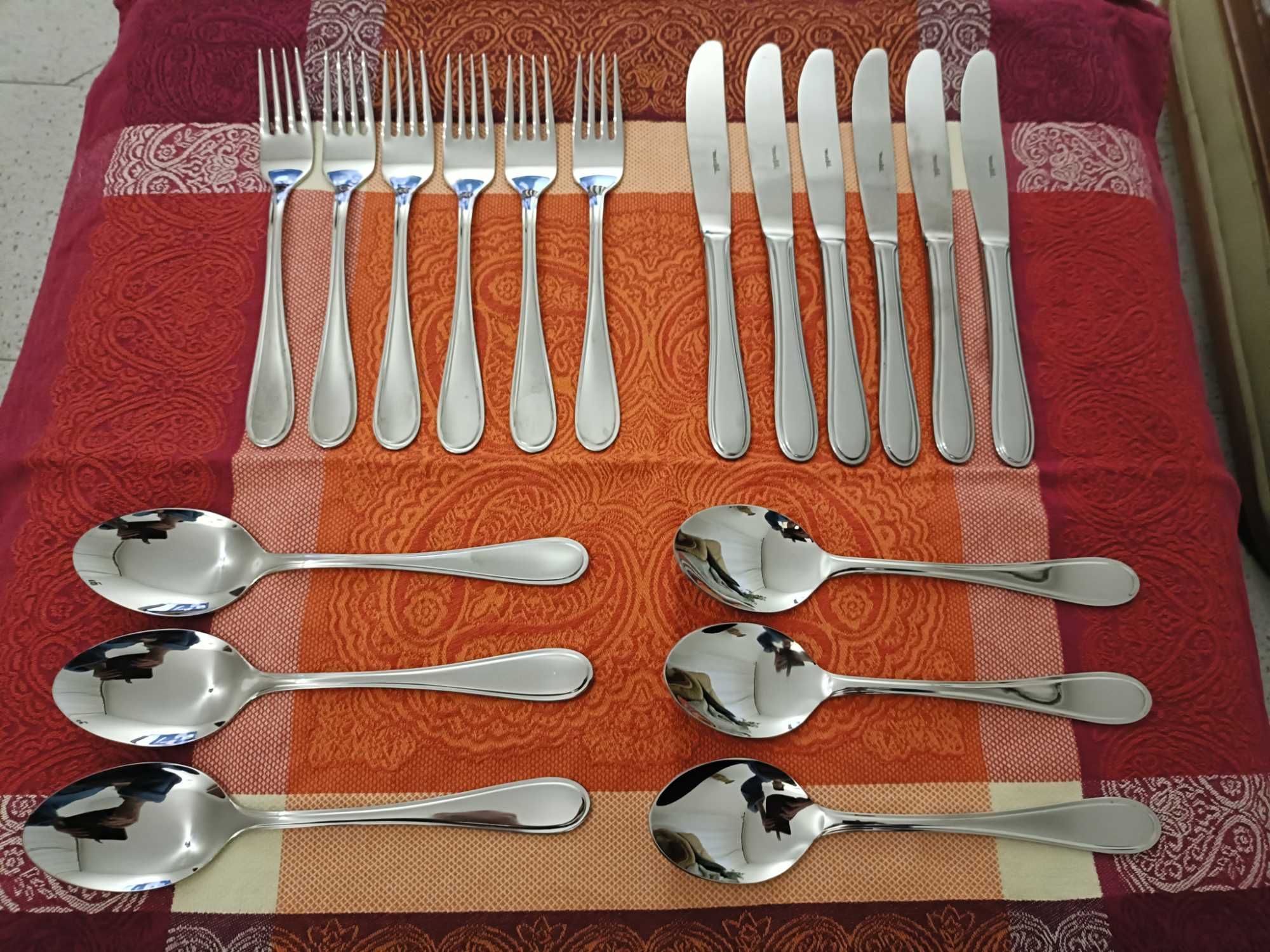 48 Talheres Inox Novos