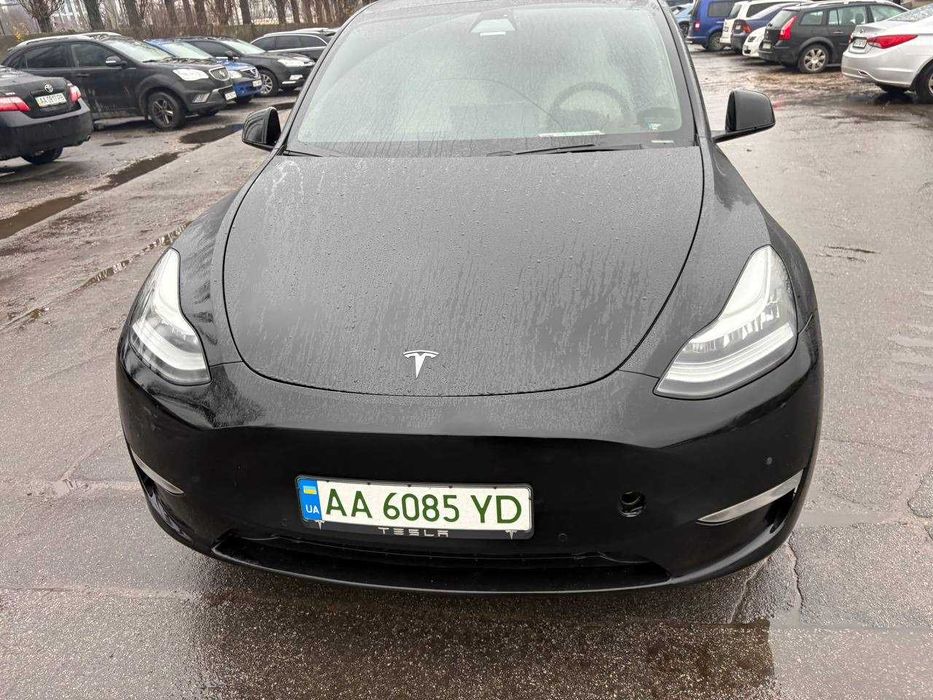 Tesla Model Y • 2021 • Dual Motor AWD • Чорна