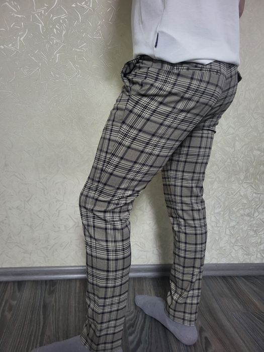 Стильні чоловічі  брюки в клітинку