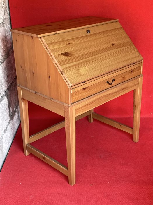 Sekretarzyk biurko IKEA Legsvik, lite drewno