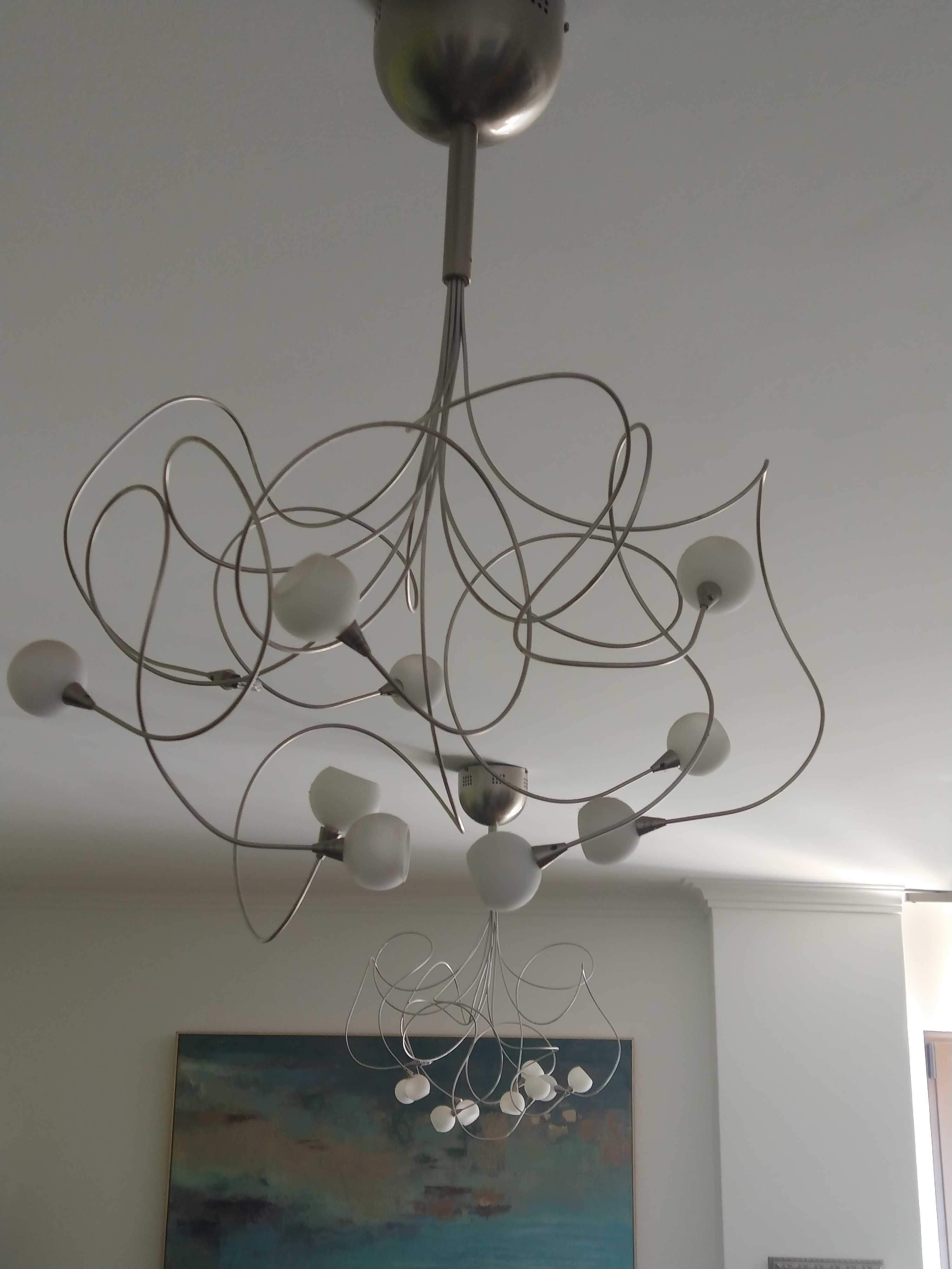 Moderno candeeiro de teto, maleavel, estilizado