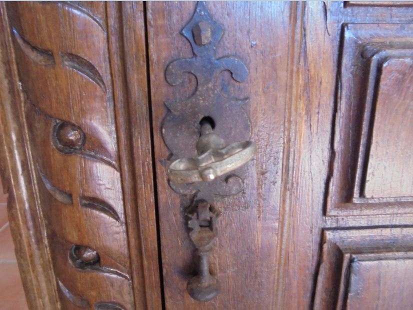 Móvel cantoneira em carvalho antigo