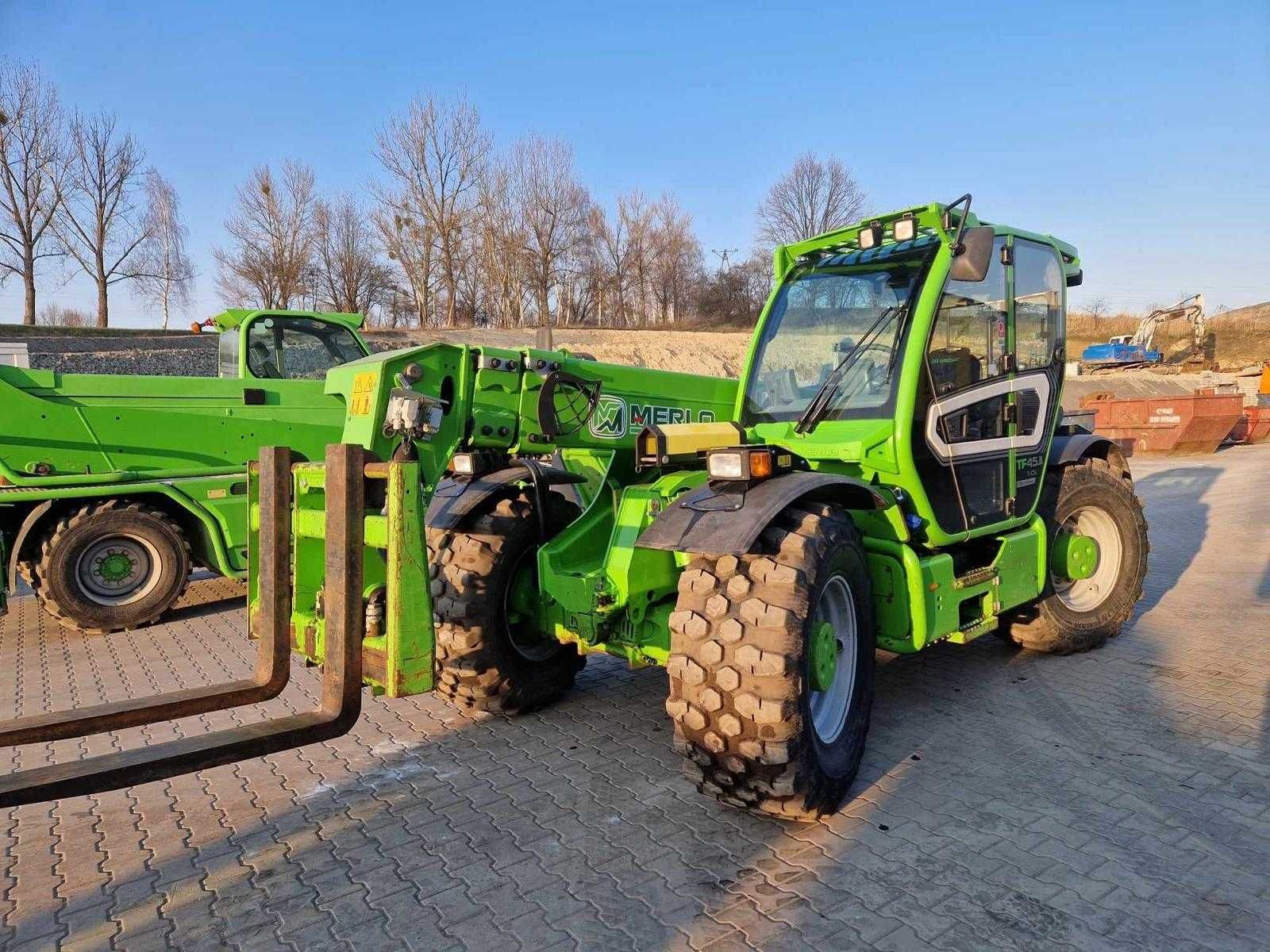 Wynajem ładowarki teleskopową Usługi zwyżką Merlo Manitou z operatorem