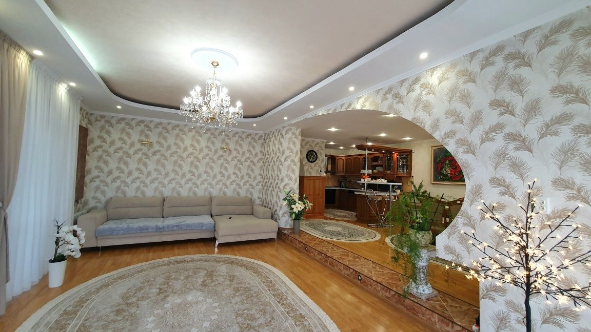 Продаж чудового двоповерхового будинку в межах Ужгорода