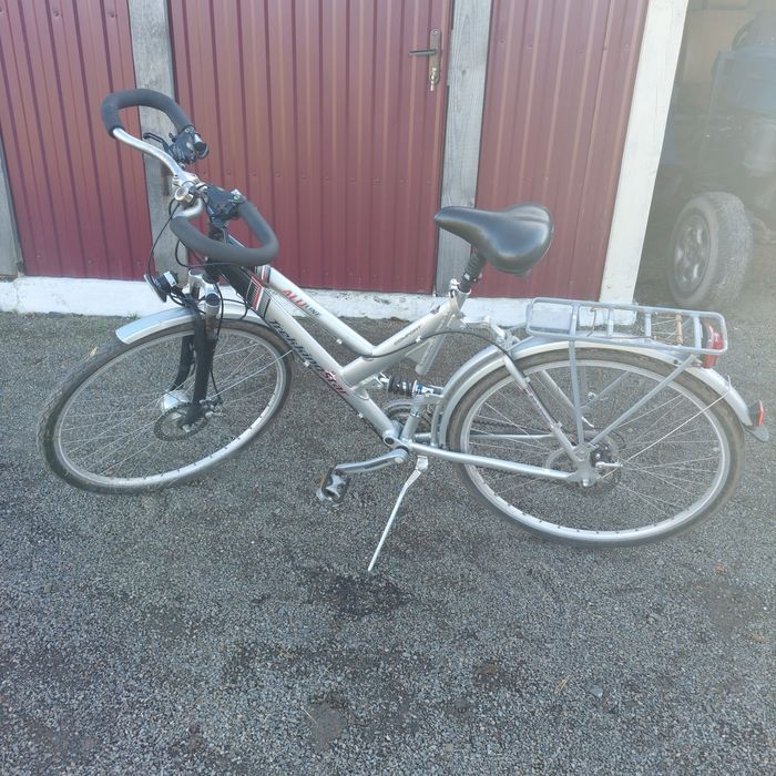 Продам алюмінієвий трекінговий велосипед.