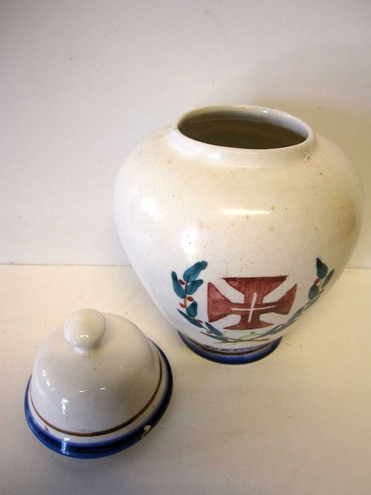 antigo pote em faiança portuguesa - motivos históricos - marcado