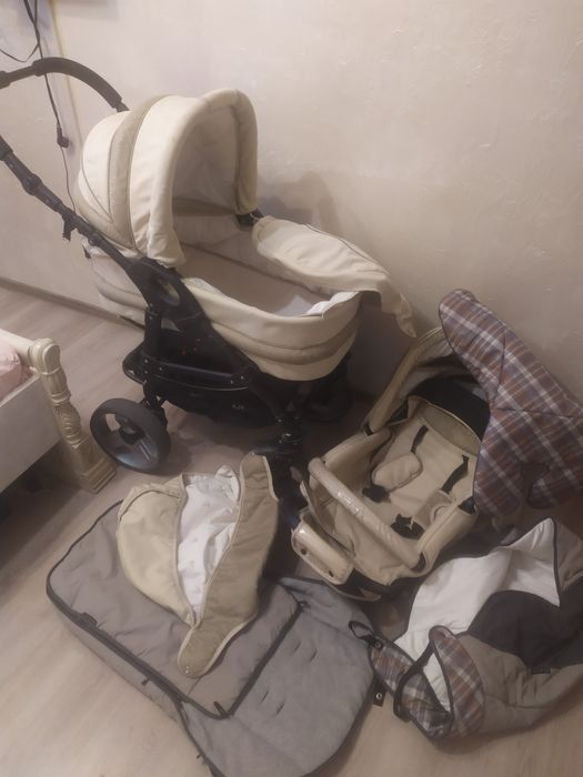 Колиска з різним набором