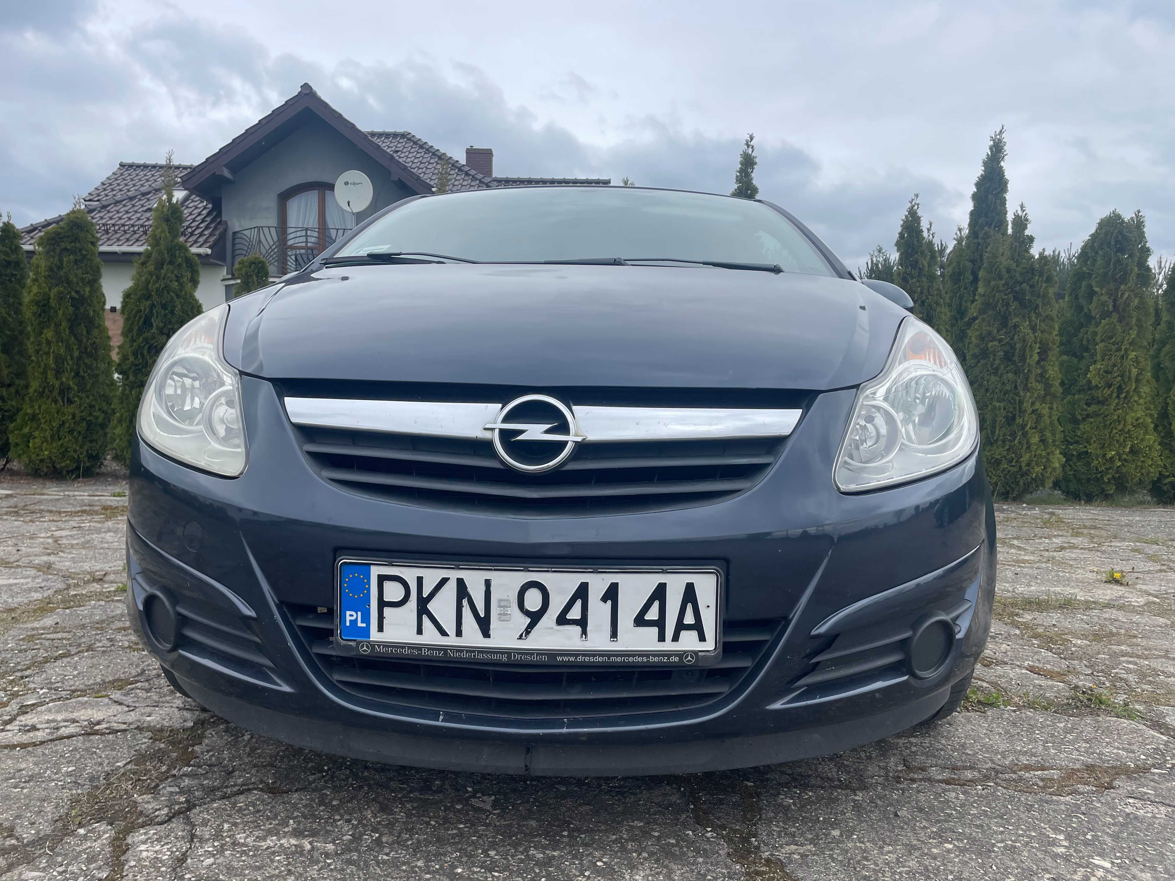 Opel corsa D 1.2b 5d super stan