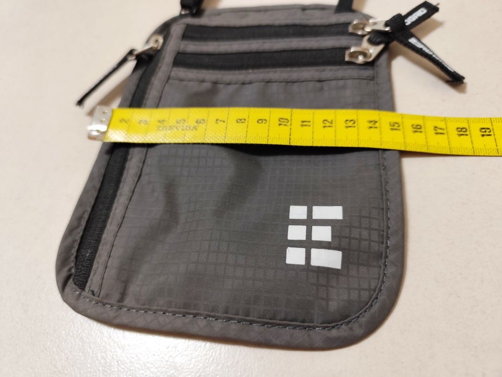 Bolsa de pescoço para viajantes marca Zero Grid (Nova)