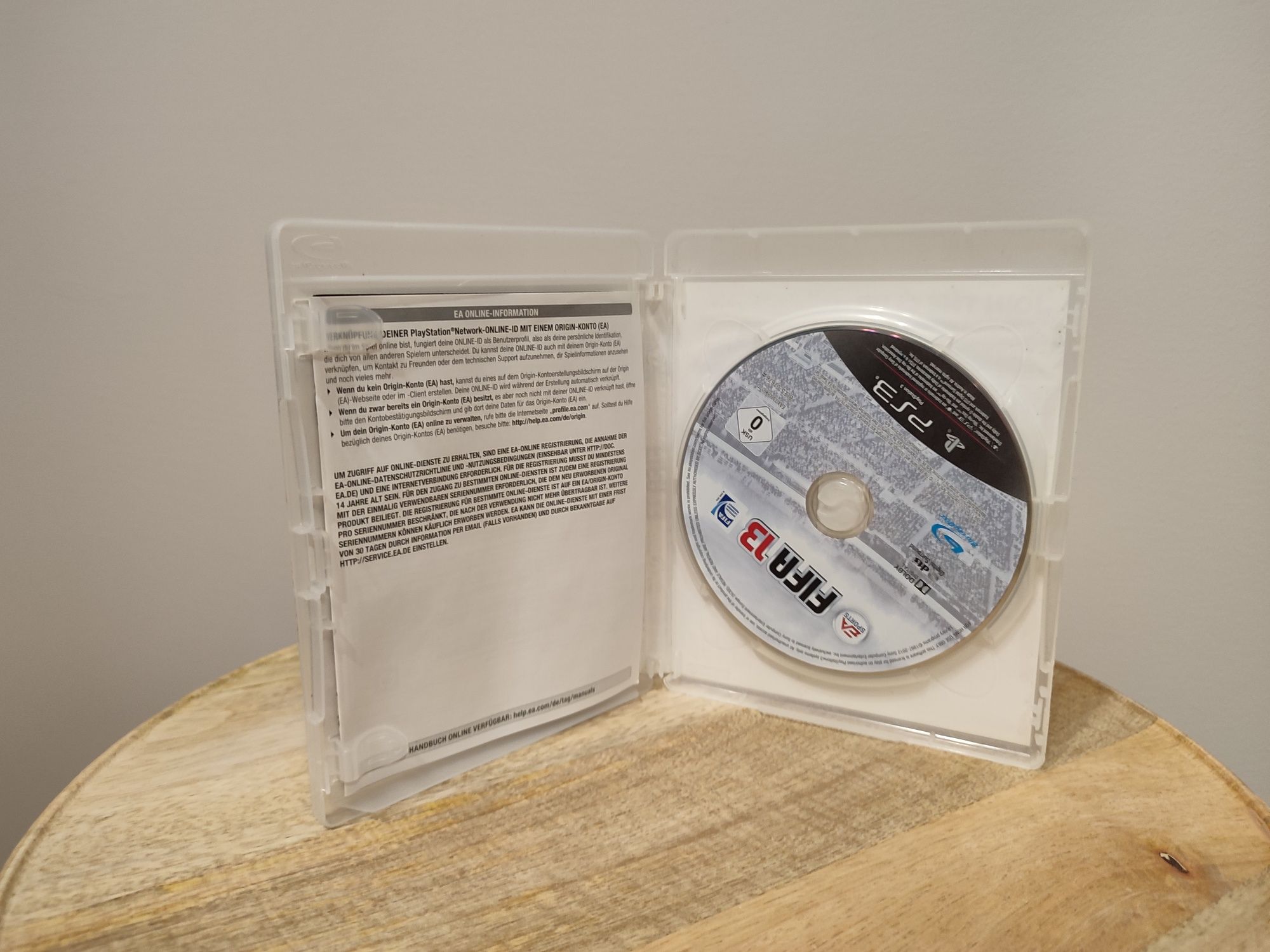 Konsola PlayStation 3 Super Slim pełne okablowanie, pad  i gra