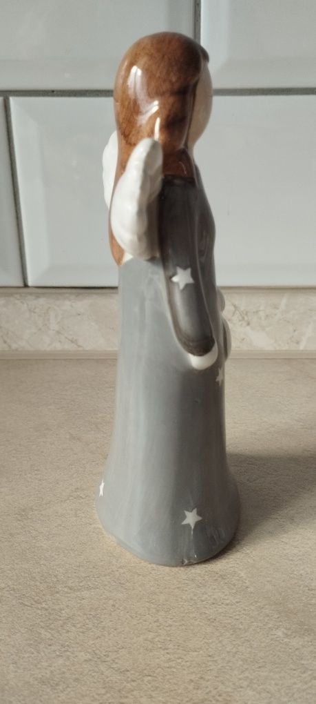 Figurka porcelanowa Aniołek w tonacji szarej - do kolekcji