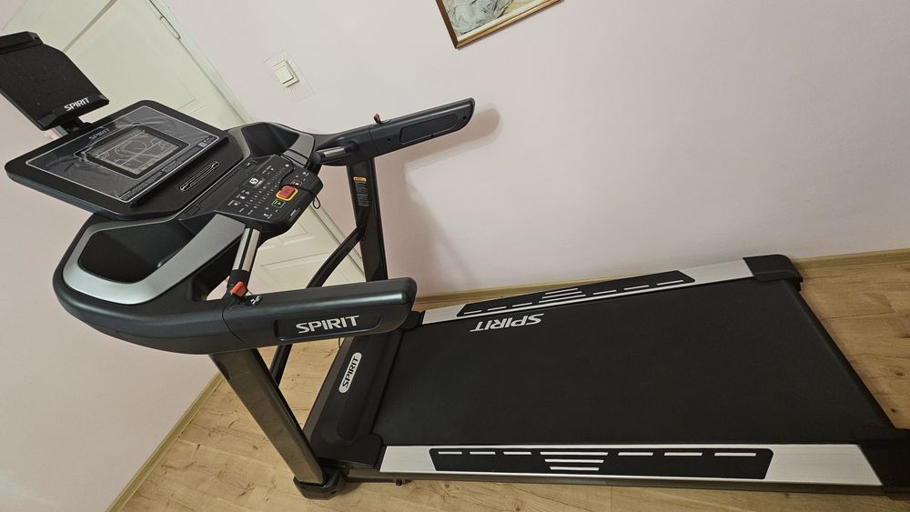 Sprzedam bieżnia elektryczna Spirit Fitness XT685 IDEALNA !