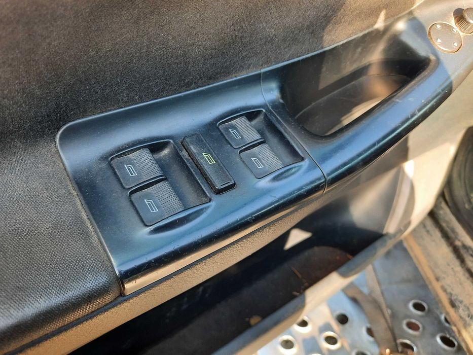 klapa bagażnika LX6V audi A4 B5 avant