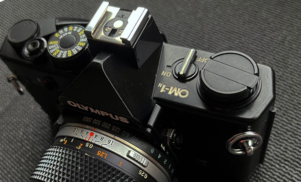 Olympus OM-1N + Zuiko Auto-W 24mm f/2 MC em Excelente Estado