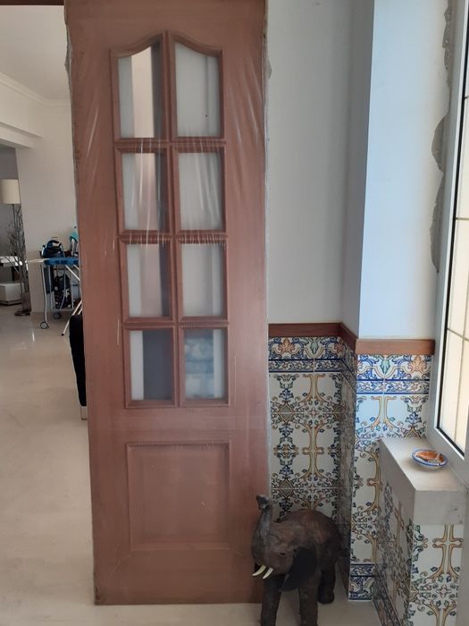 Portas em madeira novas