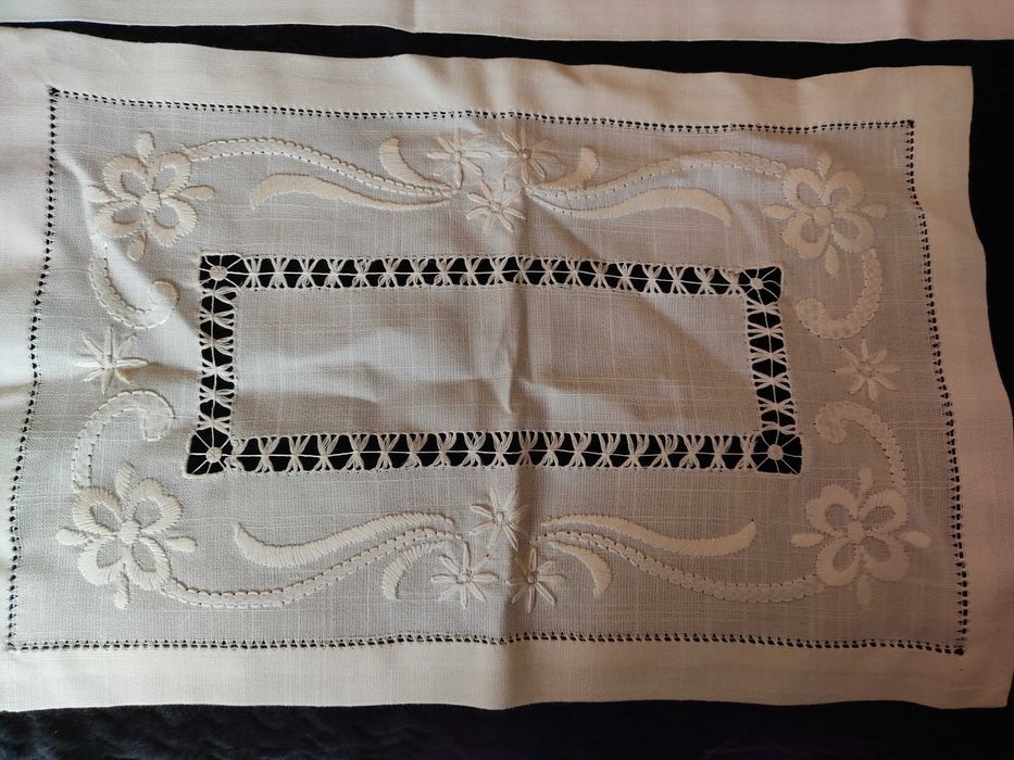 Conjunto de 2 panos de linho bordado