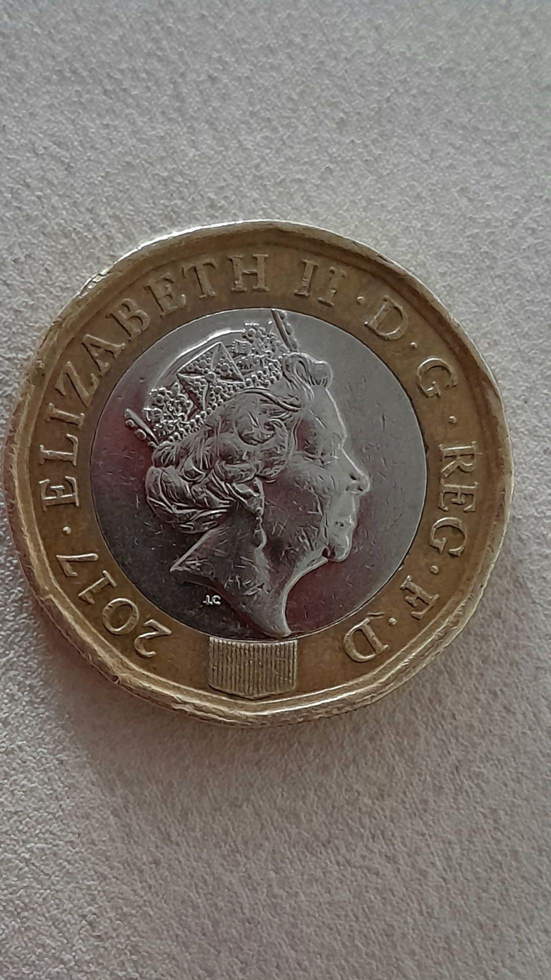 Монета номіналом 1 фунт.
