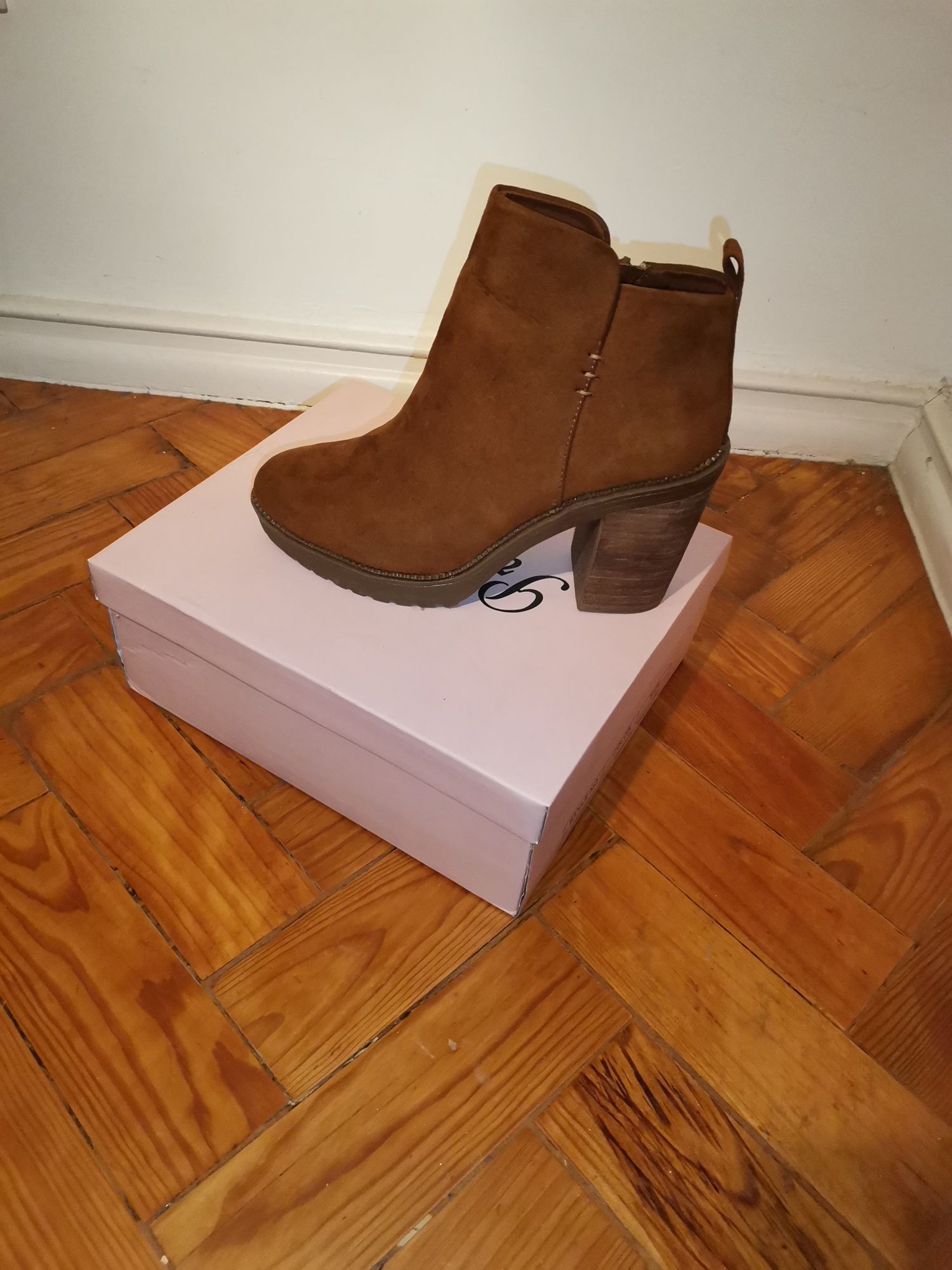 Botas de Camurça Camel - NOVAS!