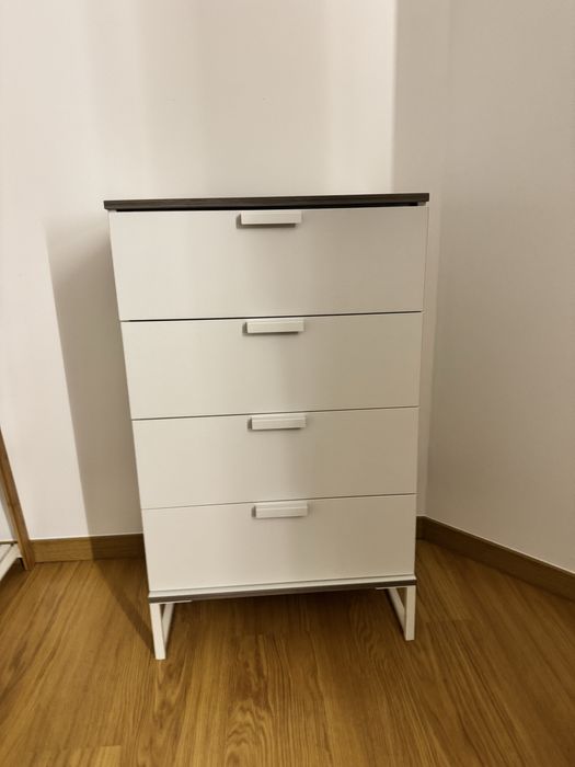 Comoda branca em bom estado